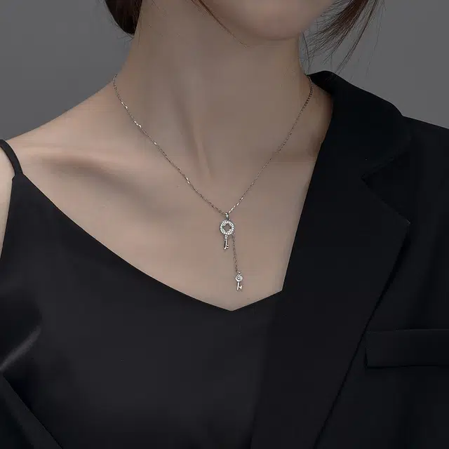 925