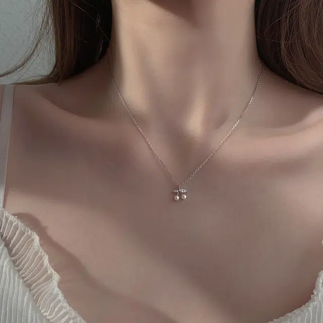 925