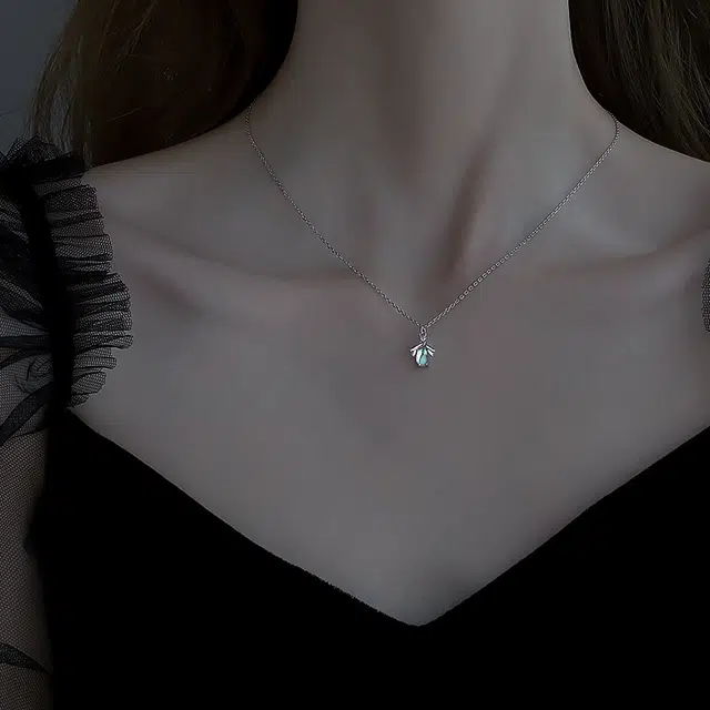 925