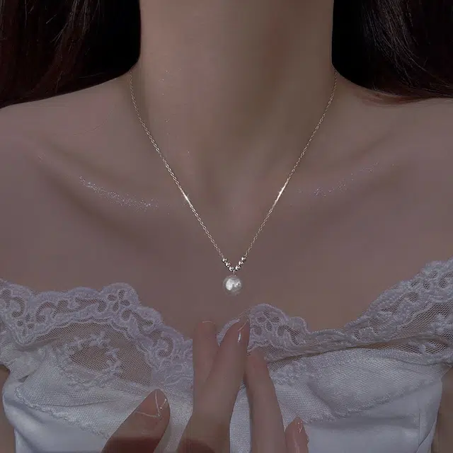 925