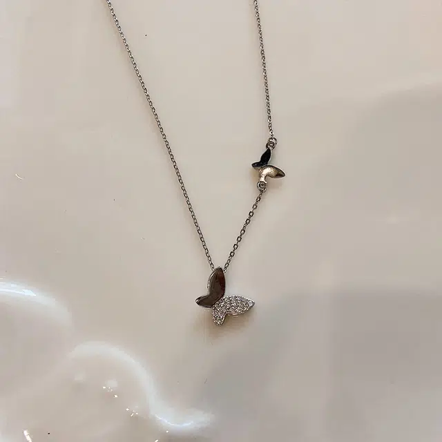 925