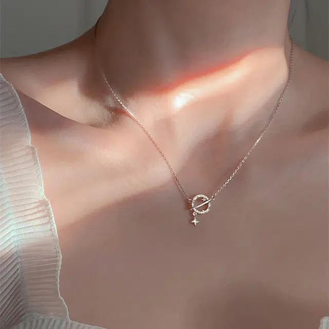 925