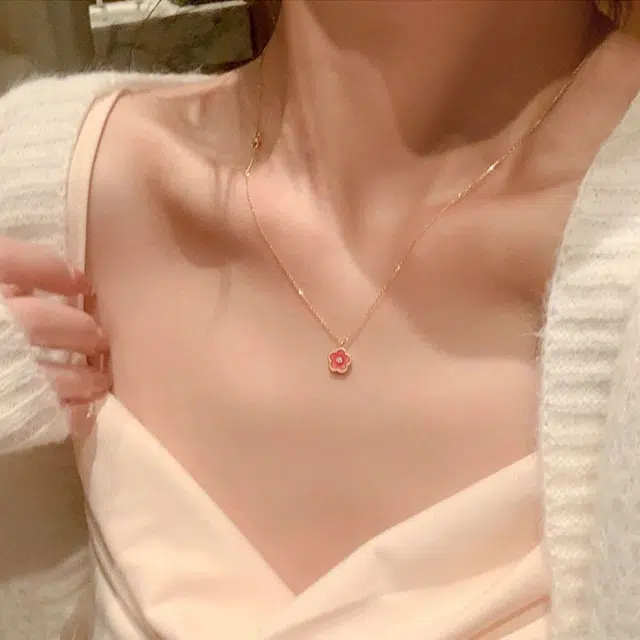 925