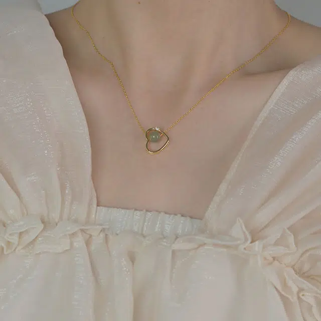 925