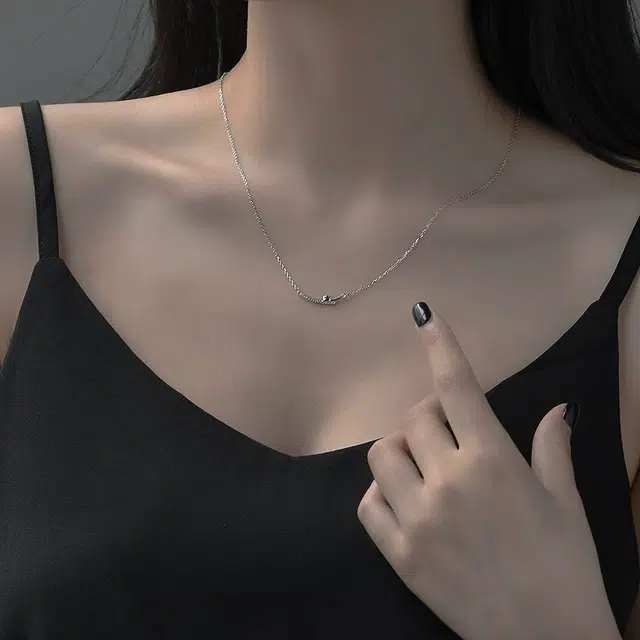925