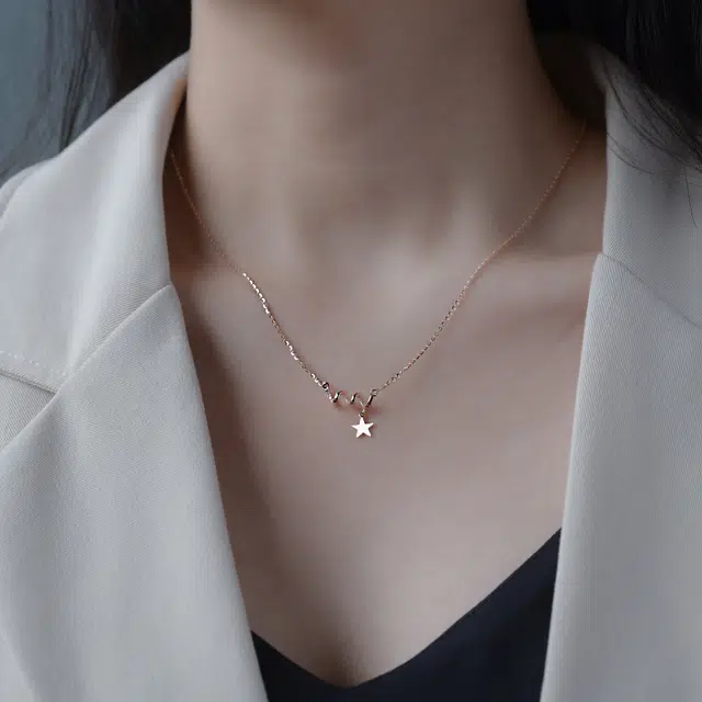 925