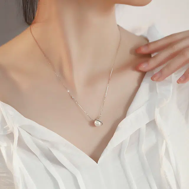 925