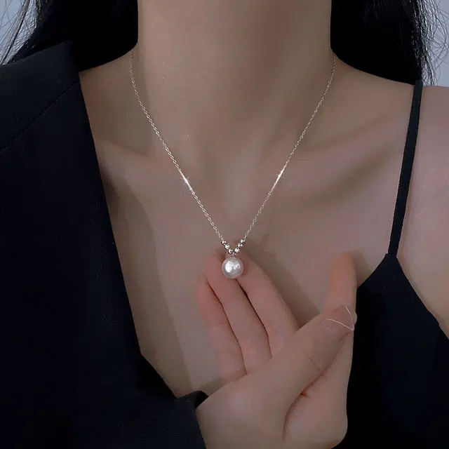 925