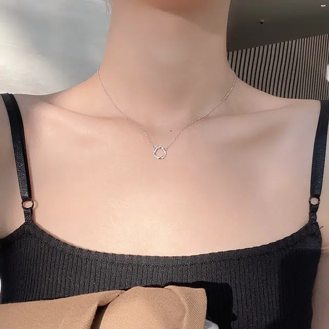 925