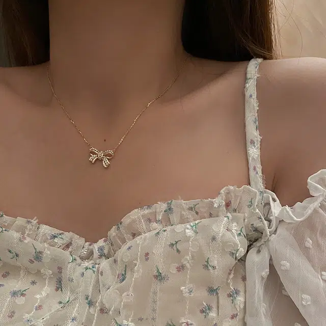 925
