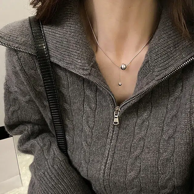 925