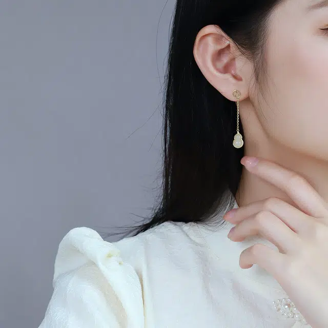 二三二三 天然长款耳钉小众高级感葫芦耳坠 和田玉 耳环 女款