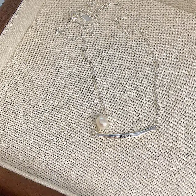 925