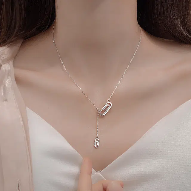 925