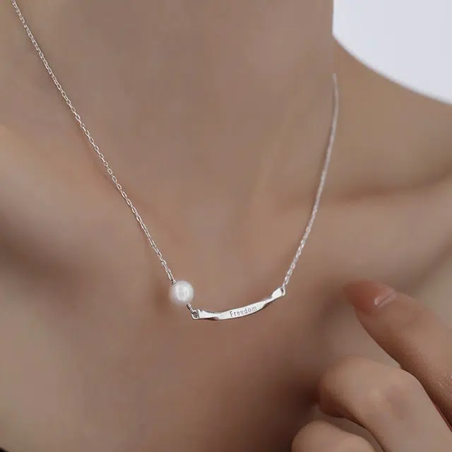 925