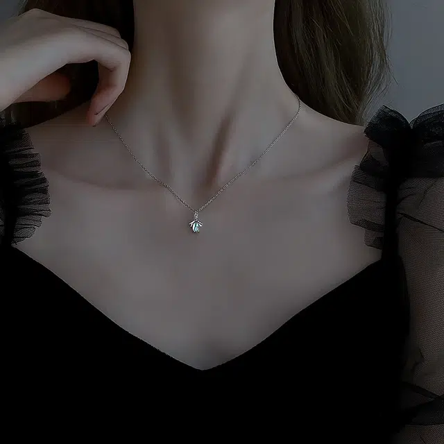 925