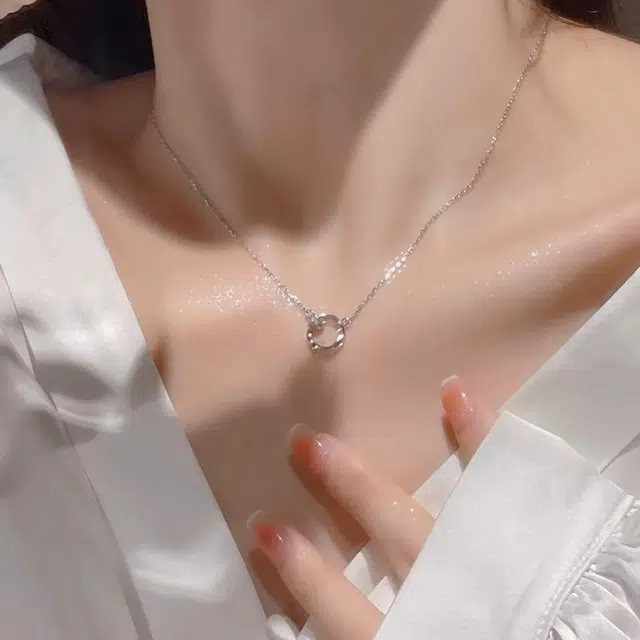 925