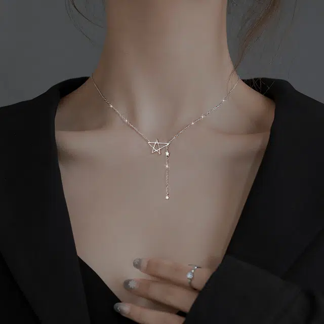 925