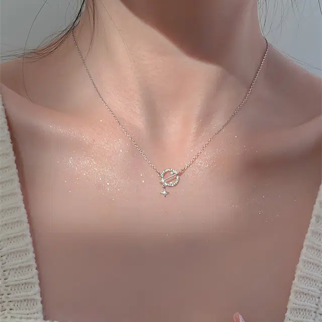 925