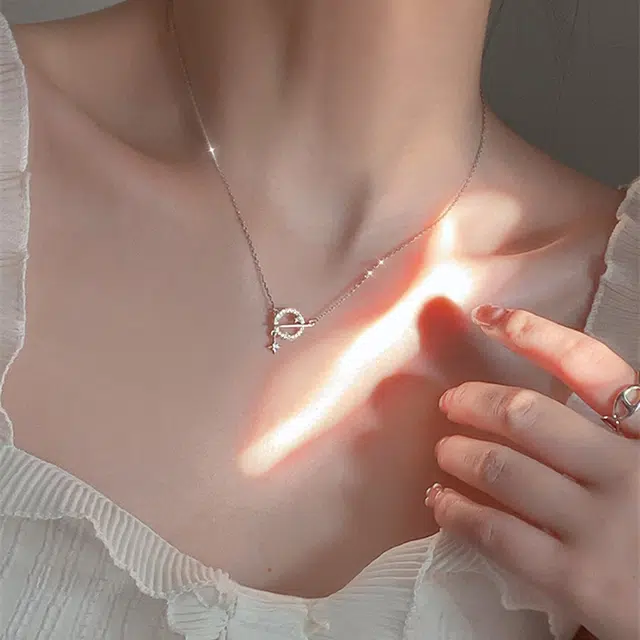 925