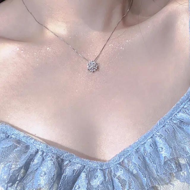 925
