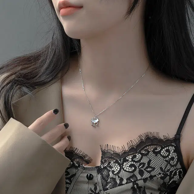 925