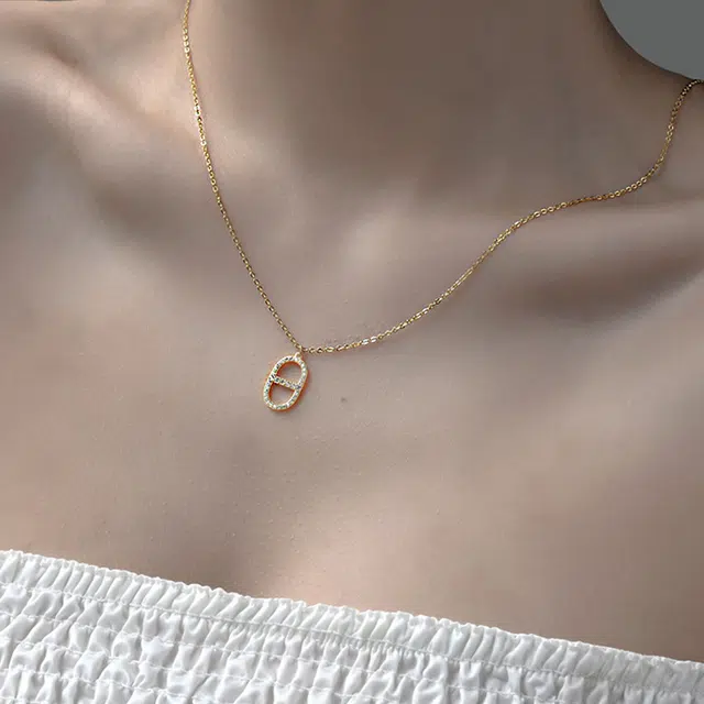 925