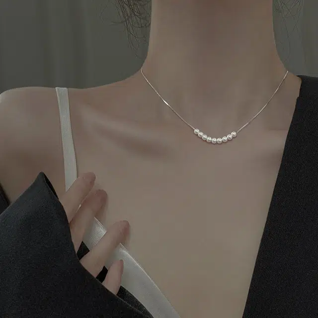 925