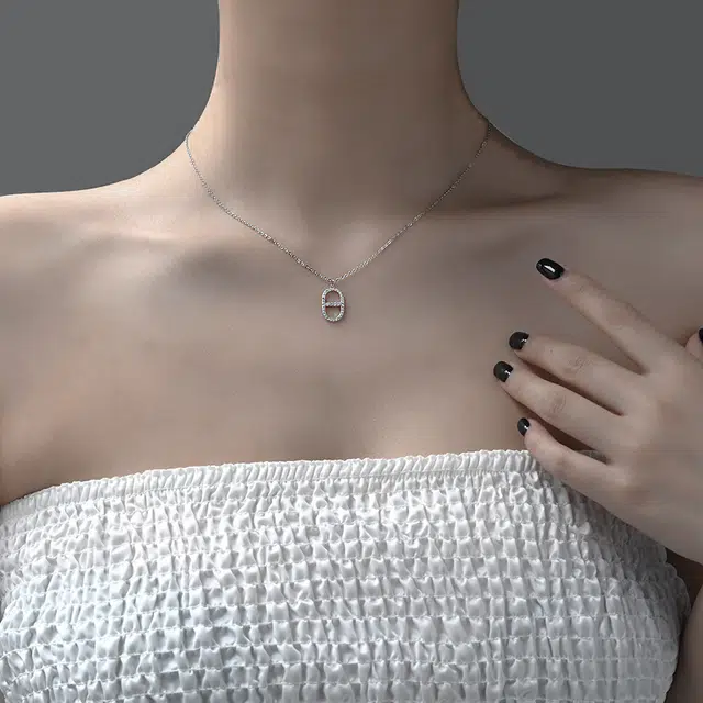 925