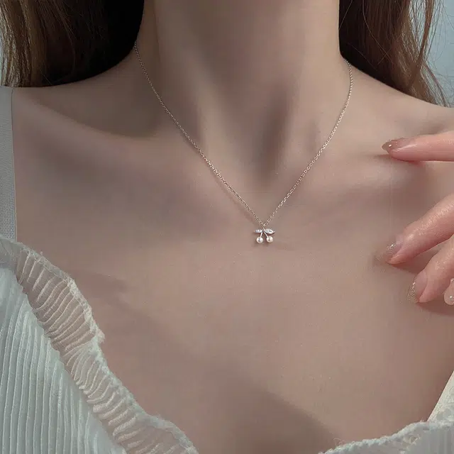 925