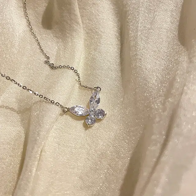 925