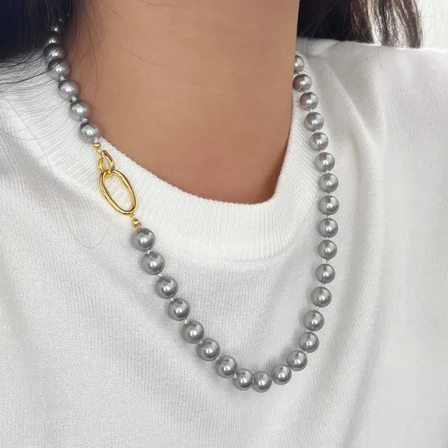 925