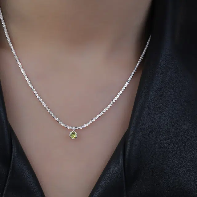 925