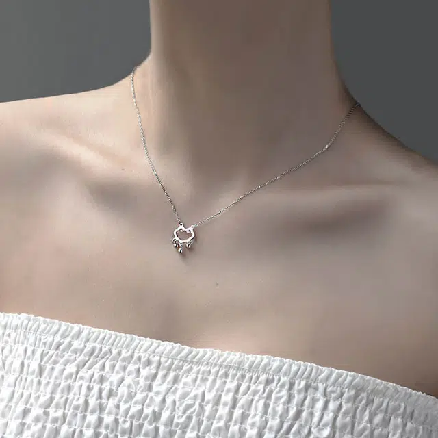 925