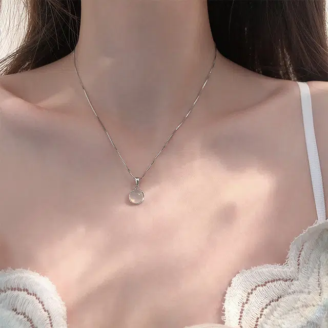 925