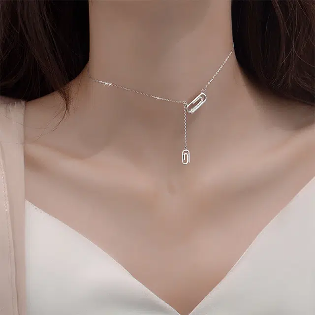 925