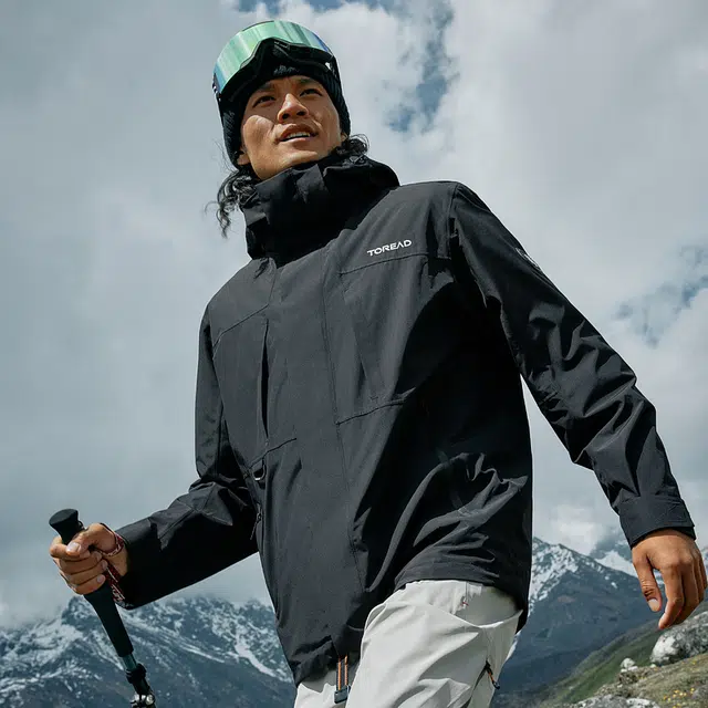 探路者  户外徒步登山纯色拉链保暖外套合身连帽  防水防风透气耐磨冲锋衣 男女同款 黑色