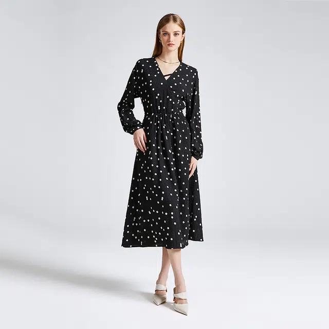 NINE WEST V