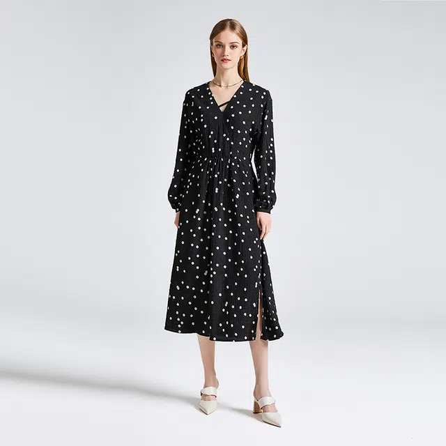 NINE WEST V