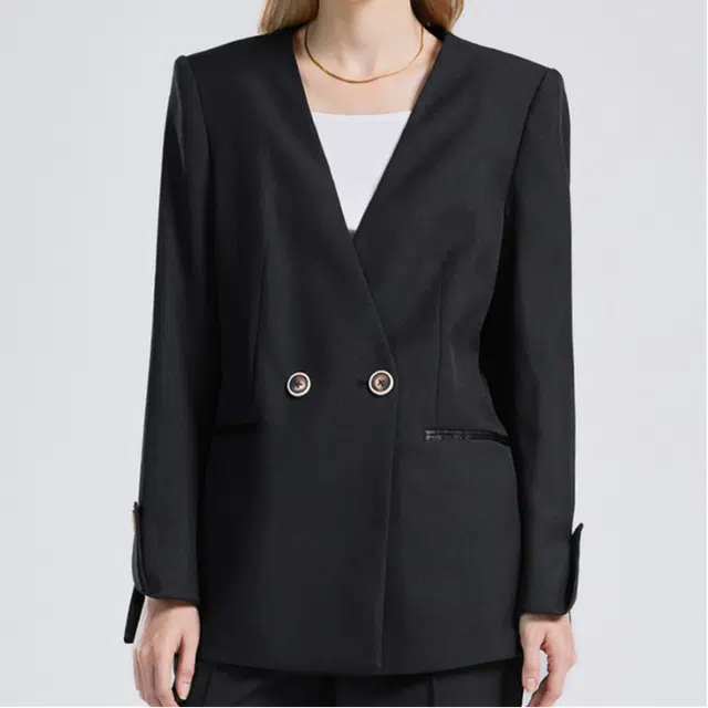 NINE WEST V