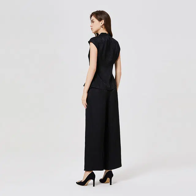 NINE WEST