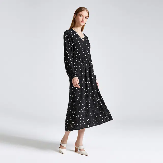 NINE WEST V