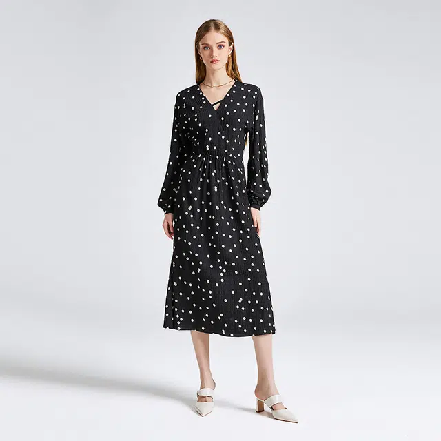 NINE WEST V