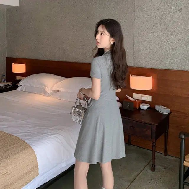 木清清 简约亲肤舒适圆领套头短袖连衣裙 女款 灰色