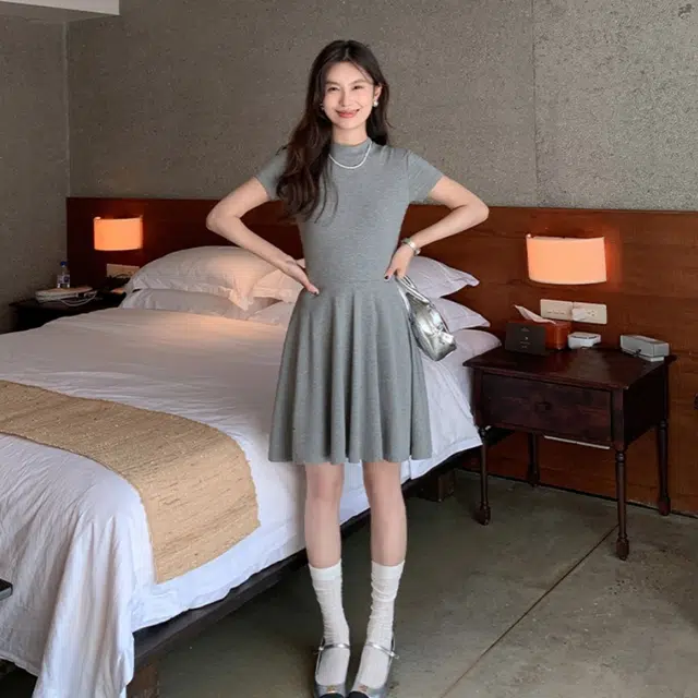 木清清 简约亲肤舒适圆领套头短袖连衣裙 女款 灰色