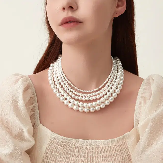 Exhibition choker