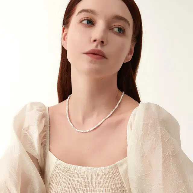 Exhibition choker