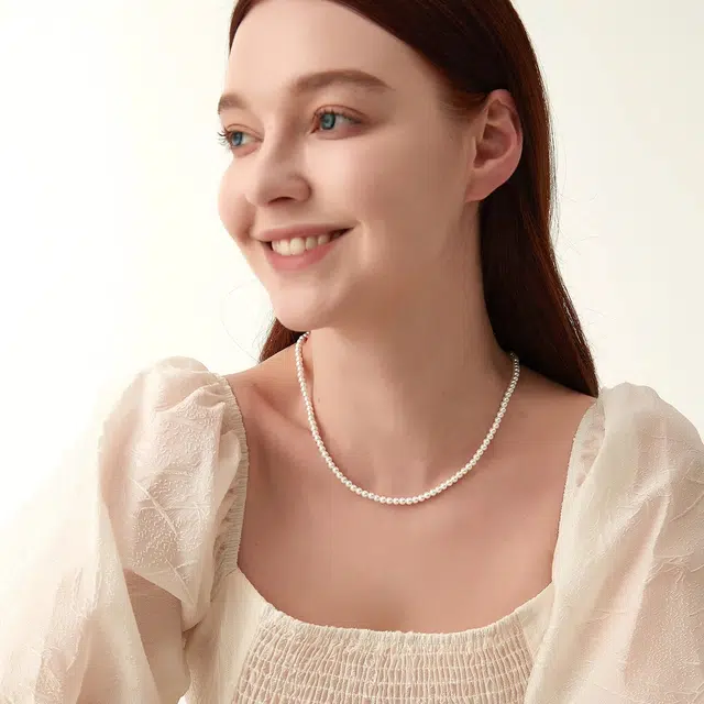 Exhibition choker