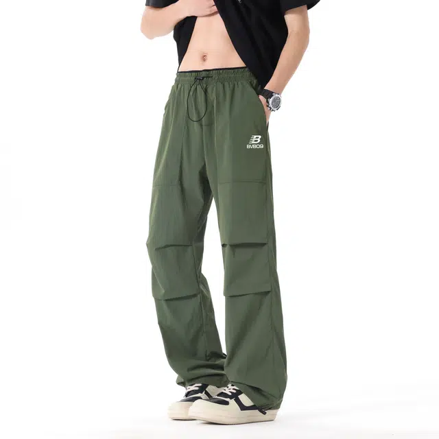 普鲁士多特蒙德 美式户外城市机能风品牌字母印花拼接褶皱薄款速干伞兵裤可收缩脚口宽松直筒百搭冰丝凉感透气弹力休闲裤 男女同款