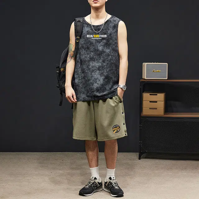 普鲁士多特蒙德 美式高街风字母印花百搭圆领套头宽松运动日常休闲通勤水洗做旧无袖背心 男女同款
